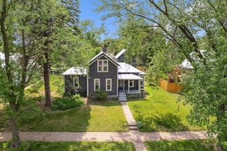 420 4th St, Baraboo, WI 53913