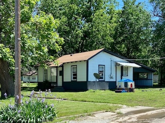 611 W Cherry St, Okemah, OK 74859