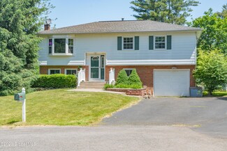 9 Robin Ct, Latham, NY 12110