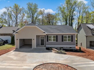 1328 Shoresbrook Rd, Spartanburg, SC 29301