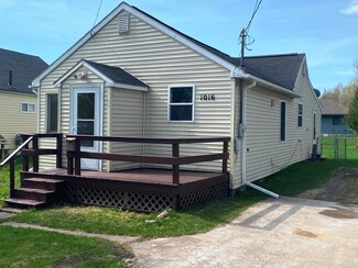 1016 Maple St, Sault Sainte Marie, MI 49783