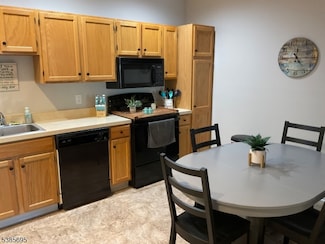 5318 Richmond Rd Unit 318, West Milford, NJ 07480