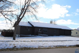 612 E Division St, Alton, IA 51003
