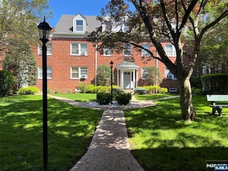 735 Elm Ave Unit 2C, Teaneck, NJ 07666
