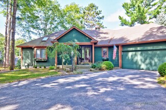 5690 Ottawattamie Dr, Pentwater, MI 49449