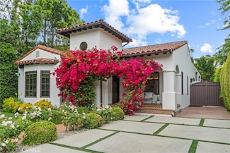 13133 Bloomfield St, Sherman Oaks, CA 91423