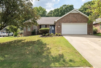 1735 N Glenbrook Place, Fayetteville, AR 72701