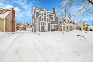 14 Utica Rd, Pontiac, MI 48341