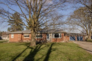 1001 Begonia St SE, Demotte, IN 46310