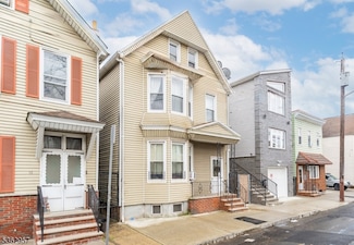 19 Komorn St, Newark, NJ 07105