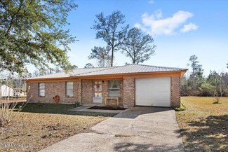 9204 Tammy Ln, Moss Point, MS 39562
