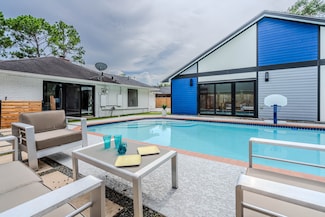 6518 Kury Ln, Houston, TX 77008