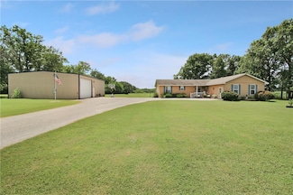 1925 16500 Rd, Oswego, KS 67356