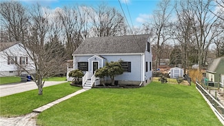 35 Hambly Rd, Tiverton, RI 02878