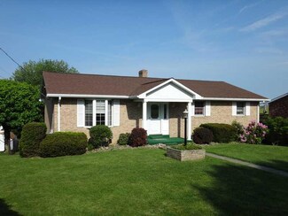 5 Rex Dr, Hopwood, PA 15445