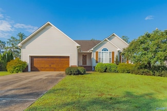 205 Camden Cove Ln, Gadsden, AL 35903