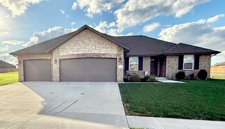 6063 S Iris Ln, Battlefield, MO 65619