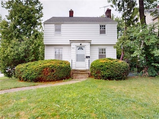 3863 Grosvenor Rd, Cleveland, OH 44118