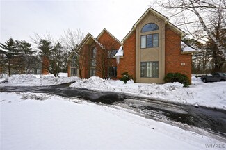 21 Lakeridge Dr, Orchard Park, NY 14127