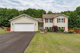 40 Phyllis Ln, Hastings, NY 13076