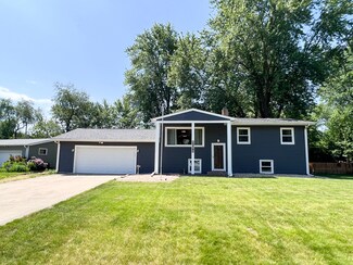 514 Woodland Trail, Sycamore, IL 60178
