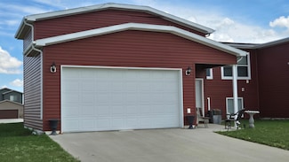 1514 47th Loop SE, Minot, ND 58701