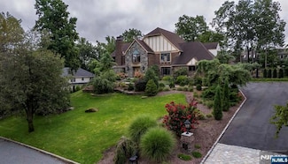 39 Springhouse Rd, Woodcliff Lake, NJ 07677