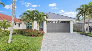 561 94th Ave N, Naples, FL 34108