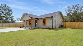 376 Shorey Dr, Defuniak Springs, FL 32433