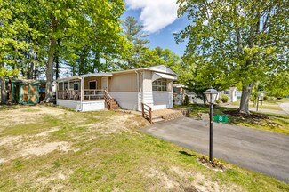 8 Debby Ln, Raynham, MA 02767