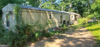 1125 Bowie Dr, Falling Waters, WV 25419