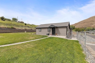 105 Meador St, Asotin, WA 99402