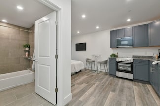 585 Essex St Unit 525, Lynn, MA 01901