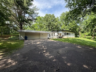 7350 N 46th St, Augusta, MI 49012