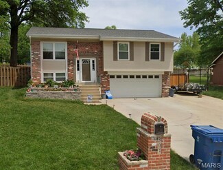 303 Croydon Ln, Ballwin, MO 63021