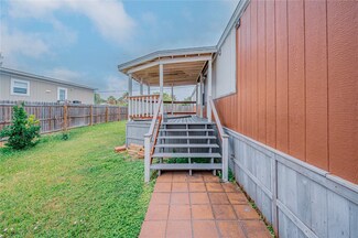 114 Tropical Breeze Ln, Aransas Pass, TX 78336