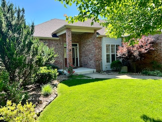 1207 Ledgestone Cir, Branson West, MO 65737