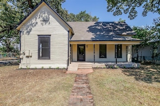 601 S Robinson St, Cleburne, TX 76031