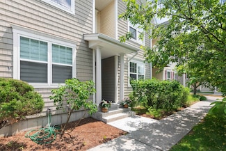 67 Pearl St Unit 8, Essex Junction, VT 05452