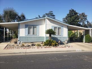 5120 W Sunnyside Ct, Visalia, CA 93277