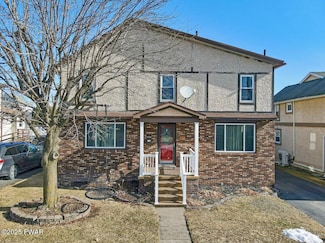 527 South St, Throop, PA 18512