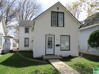319 E Cedar St, Cherokee, IA 51012