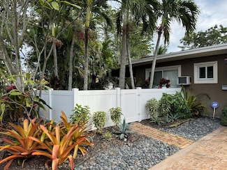2417 NE 15th Ave, Wilton Manors, FL 33305