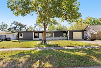 303 21st Ave N, Texas City, TX 77590