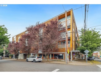 915 SE 35th Ave Unit 205, Portland, OR 97214