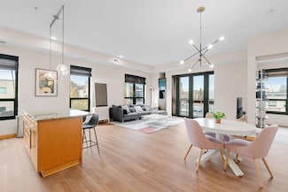 9 W Franklin Ave Unit 201, Minneapolis, MN 55404