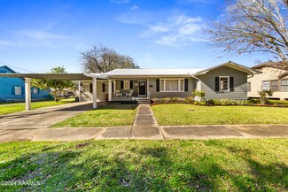 204 S Guegnon St, Abbeville, LA 70510