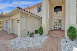 1727 Victoria Pointe Cir, Weston, FL 33327
