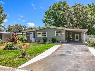 1156 Capella Dr, Tavares, FL 32778