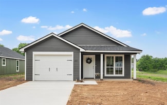389 E Burleson Ave, Mart, TX 76664